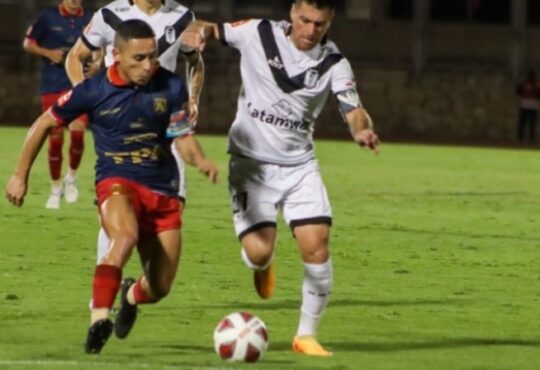 Agónico penal a los 96 minutos amargó la noche a San Marcos y a su hinchada