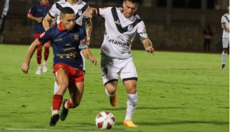 Agónico penal a los 96 minutos amargó la noche a San Marcos y a su hinchada