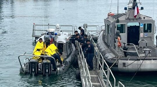 La “Mar Mediterráneo” cargada de anchovetas naufragó y sus 8 tripulantes rescatados ilesos