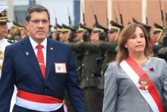 Presidenta del Perú abandonó la Procesión de la Bandera en Tacna por incidentes