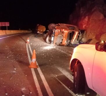Choque frontal de 2 camiones dejó un chofer fallecido y otro grave en la ruta 11 CH frente a Quiborax