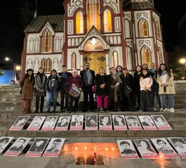 Organizaciones de Derechos Humanos y Coordinadora 50 Años y Mujeres de Luto colocaron placa frente a la Catedral