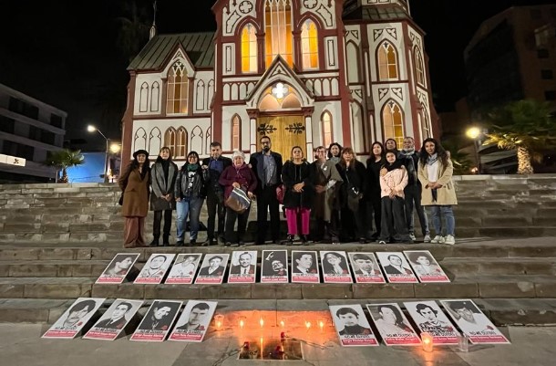 Organizaciones de Derechos Humanos y Coordinadora 50 Años y Mujeres de Luto colocaron placa frente a la Catedral