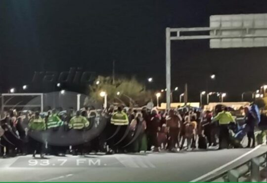 Comenzaron los bloqueos esporádicos en paso fronterizo hacia Tacna