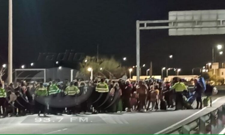 Comenzaron los bloqueos esporádicos en paso fronterizo hacia Tacna
