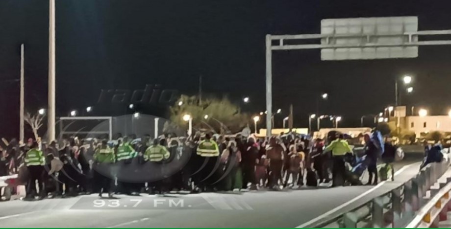 Comenzaron los bloqueos esporádicos en paso fronterizo hacia Tacna