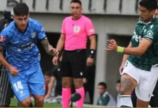 Santiago Wanderers logró valioso triunfo sobre San Marcos con un jugador menos