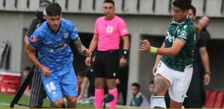 Santiago Wanderers logró valioso triunfo sobre San Marcos con un jugador menos