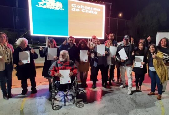 Entregaron títulos de dominio a familias de la población Chile