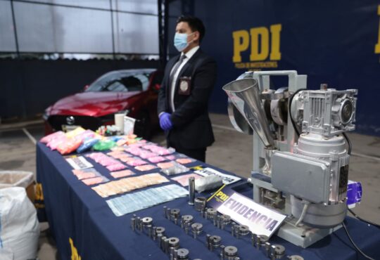 PDI descubre dos laboratorios de éxtasis y decomisa más de 2 mil dosis