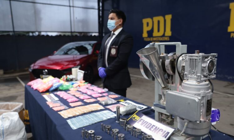 PDI descubre dos laboratorios de éxtasis y decomisa más de 2 mil dosis