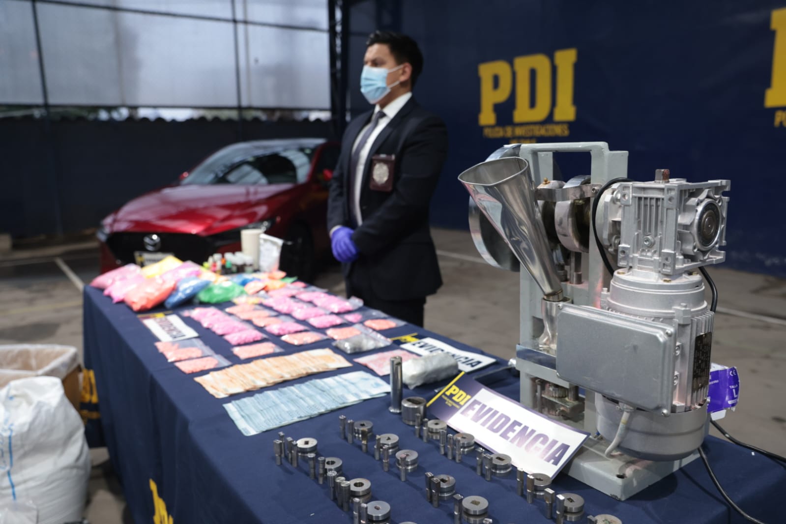 PDI descubre dos laboratorios de éxtasis y decomisa más de 2 mil dosis