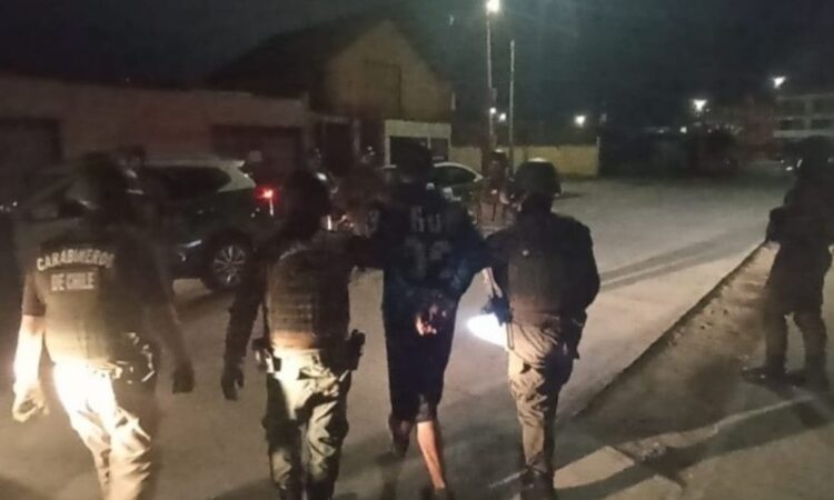 Cayó banda especializada en Mazda Demio: Robaban cuatro autos al día