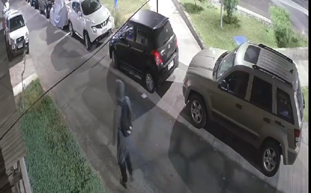 Intensas pesquisas para capturar a solitario ladrón de autos en sector norte