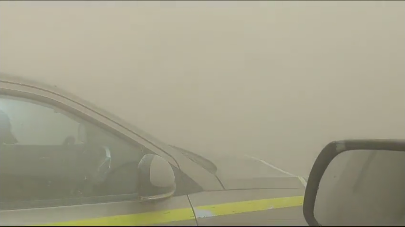 Viento fuerte con desarrollo de tormentas de arena en Arica