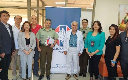 Colegio Médico se reunió con Carabineros y la PDI ante agresiones en recintos de salud