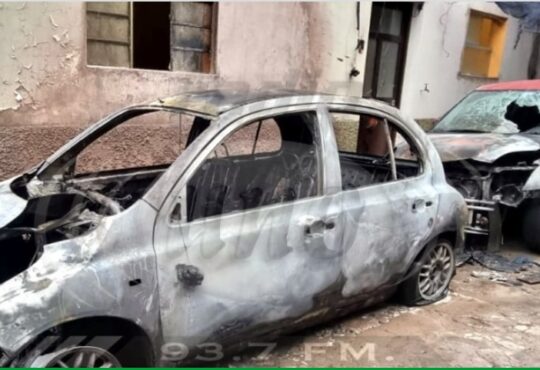 Investigan incendio de dos autos de turistas chilenos en Tacna