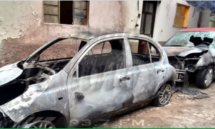 Investigan incendio de dos autos de turistas chilenos en Tacna