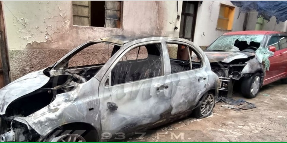 Investigan incendio de dos autos de turistas chilenos en Tacna