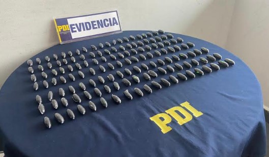 Mujer se subía al avión con 4.600 dosis de coca en su estómago