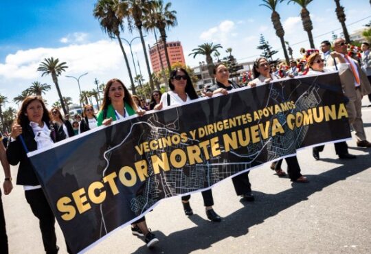Con gran desfile comunitario región celebró sus 16 años