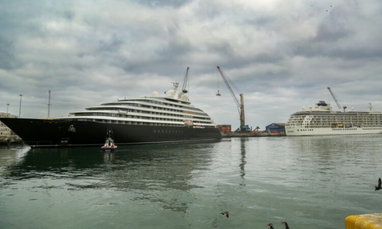 Con dos cruceros amaneció este lunes el puerto de Arica