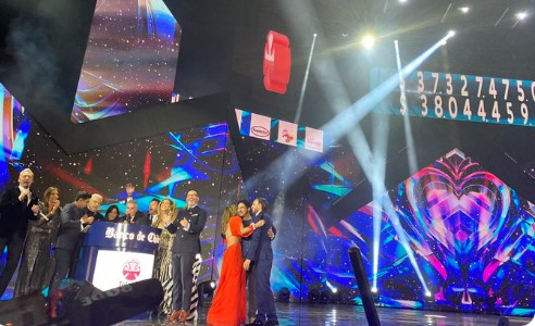 A la 01.43 de este domingo en la Quinta Vergara: ¡38.044.459.976 y Meta Cumplida!