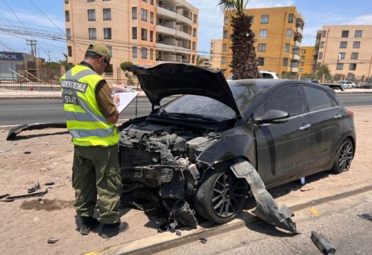 En riesgo vital conductor tras choque en avenida Santiago Arata con Amador Negme