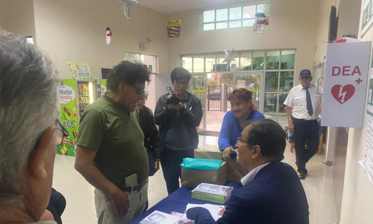 Con máximas autoridades y amistades Iván Paredes lanzó su libro “Se hace camino al andar”