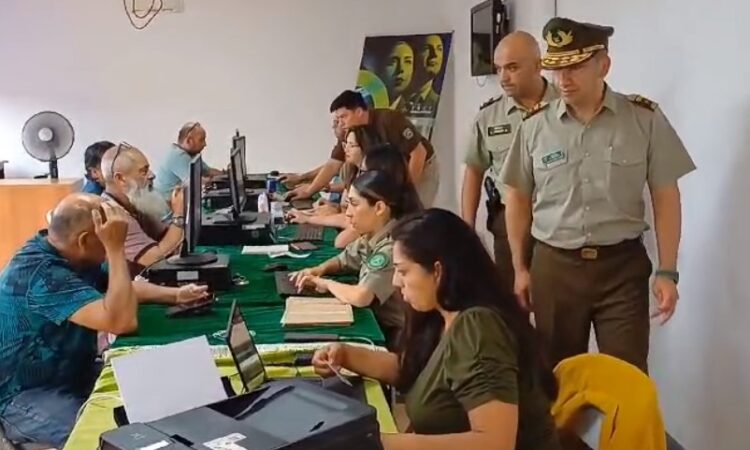 Carabineros confirma jornada cívica ejemplar: Solo 2 denunciados por negarse a ejercer como vocales