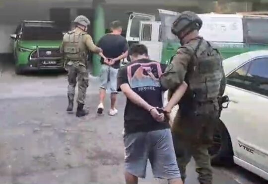 Patrullaje de Carabineros detuvo a dos sujetos armados y con nutrido prontuario