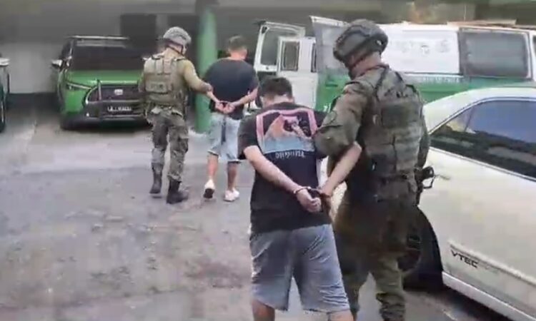 Patrullaje de Carabineros detuvo a dos sujetos armados y con nutrido prontuario