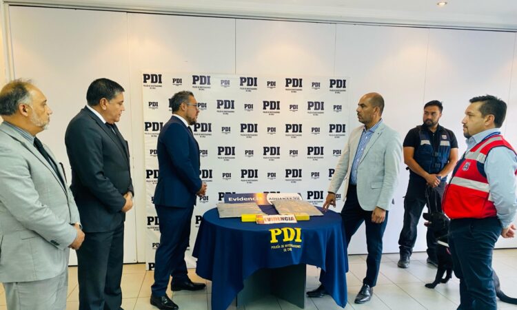 Acción de PDI y Aduanas incautó 100 mil dosis de drogas en aeropuerto y Complejo Fronterizo