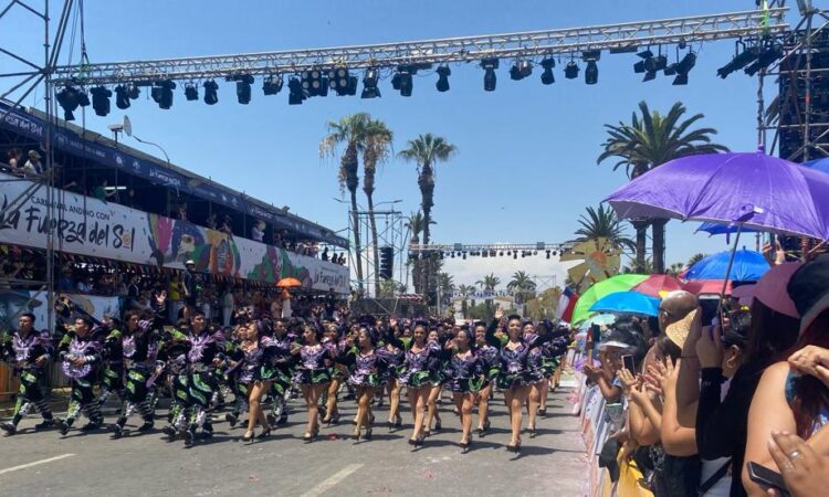 Carnaval de Arica con aplausos del público