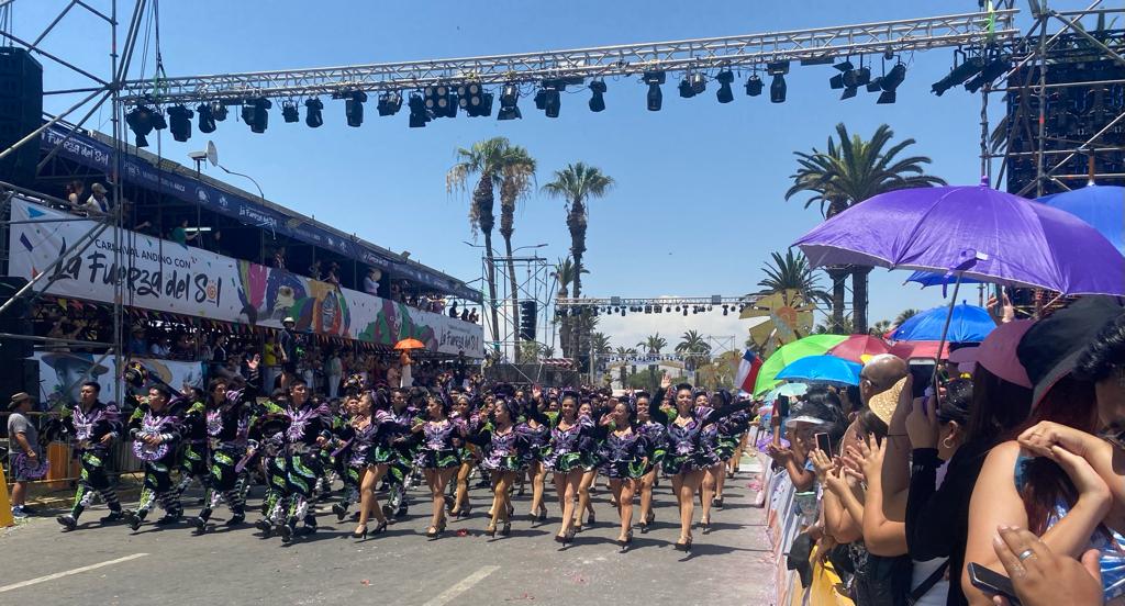 Carnaval de Arica con aplausos del público