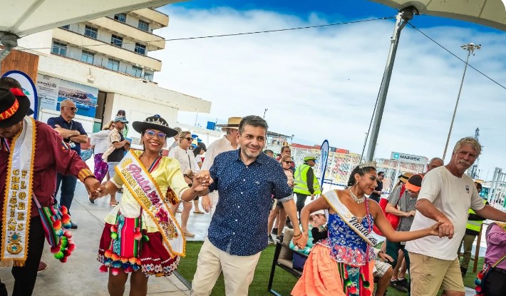 Turistas de cruceros disfrutaron de una muestra del Carnaval Andino