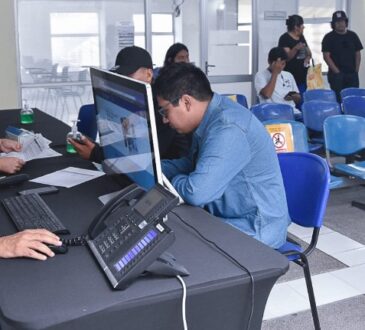 Enseñanza superior acompaña proceso de postulación a jóvenes ariqueños