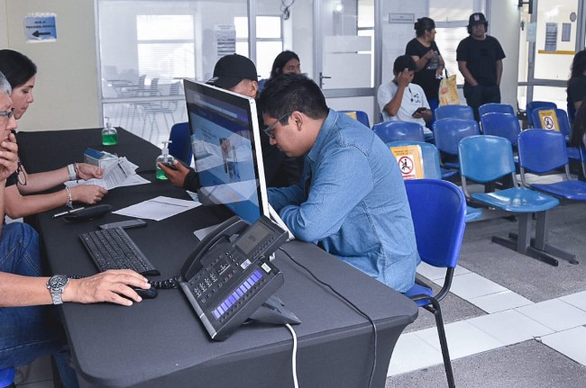 Enseñanza superior acompaña proceso de postulación a jóvenes ariqueños