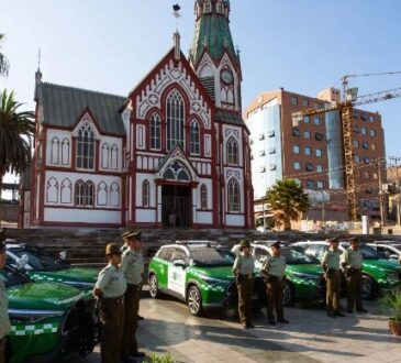 Otros 11 vehículos de Carabineros potencian la seguridad en Arica