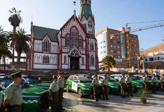 Otros 11 vehículos de Carabineros potencian la seguridad en Arica