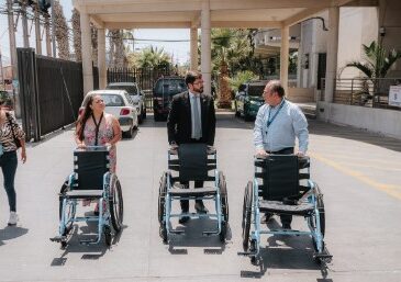 Diputado liberal Luis Malla dona sillas de ruedas a la Posta del Hospital Juan Noé