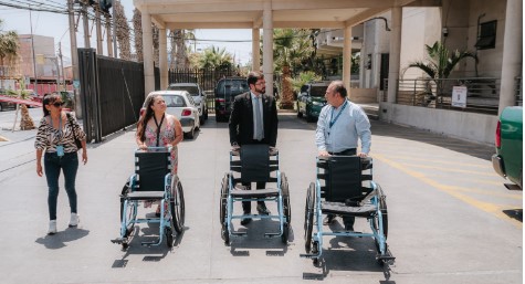 Diputado liberal Luis Malla dona sillas de ruedas a la Posta del Hospital Juan Noé