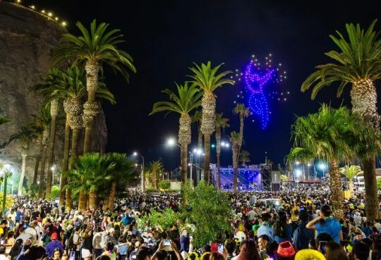 Con Américo y show de drones esperaron el Año Nuevo al pie del Morro