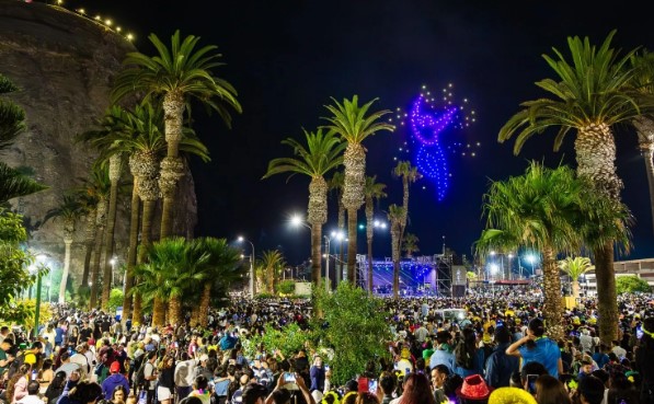 Con Américo y show de drones esperaron el Año Nuevo al pie del Morro