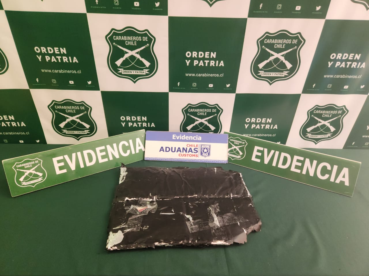 Con maleta biónica intentó burlar equipo de Rayos X: Le decomisaron casi 5 kilos de cocaína
