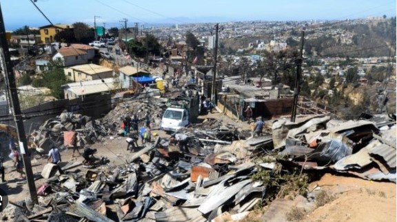 Arica se moviliza ante la catástrofe de Valparaíso que hasta este domingo sumaba 112 muertos y 190 desaparecidos