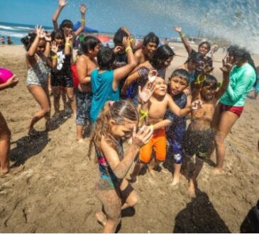 Este jueves cierran febrero con fiesta de espuma y cine al aire libre