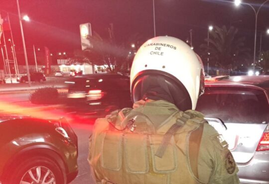Huyó en auto robado e intentó arrollar a Carabineros: El delincuente no era extranjero