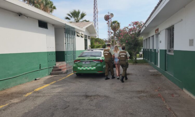 Justicia tarda pero llega: Carabineros capturó a mujer que participó en violento robo