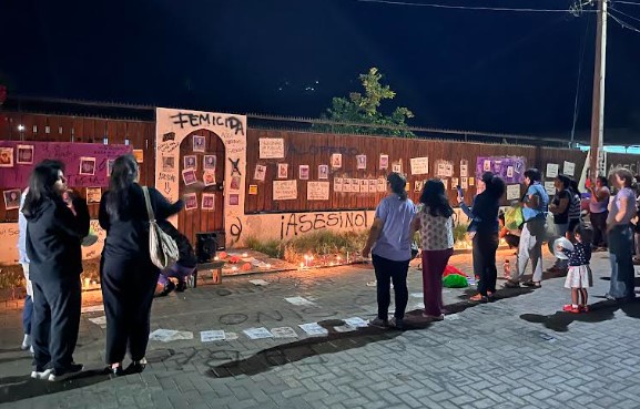 Mujeres de San Miguel de Azapa se manifiestan por regreso de acusado de femicidio al vecindario